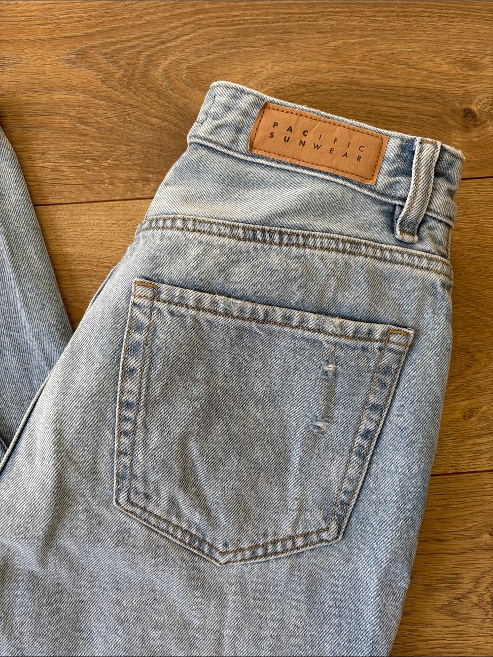 PacSun 90s Boyfriend Light Blue Straight-Leg Distressed Denim Jeans - Picture 5 of 8